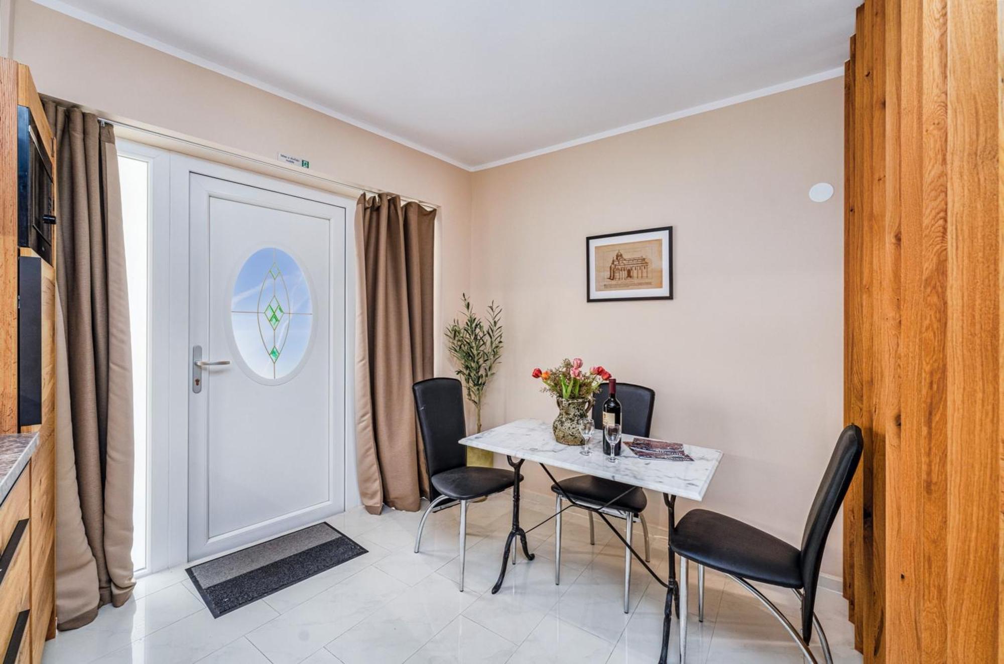 Samm Apartments Шибеник Екстер'єр фото